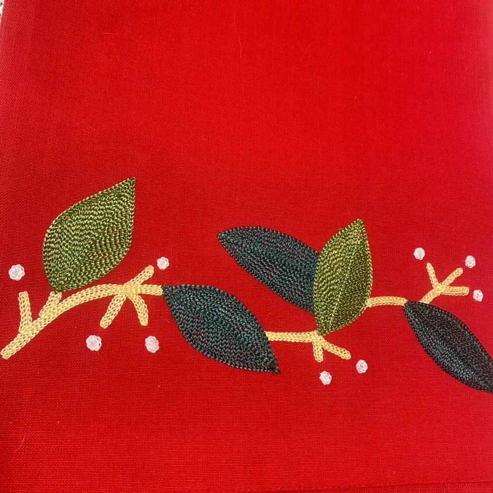 Unbranded Table Runner Red Excellent Floral Embroidered Holiday Decor